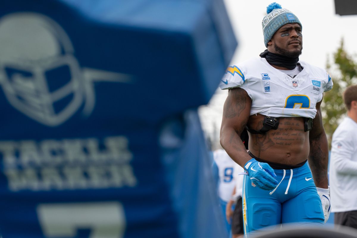 Los Angeles Chargers linebacker Denzel Perryman (6) during Chargers training camp at The Bolt on Saturday, August 15th in El Segundo, CA. Los Angeles Chargers linebacker Denzel Perryman (6) during Chargers training camp at The Bolt on Saturday, August 15th in El Segundo, CA.