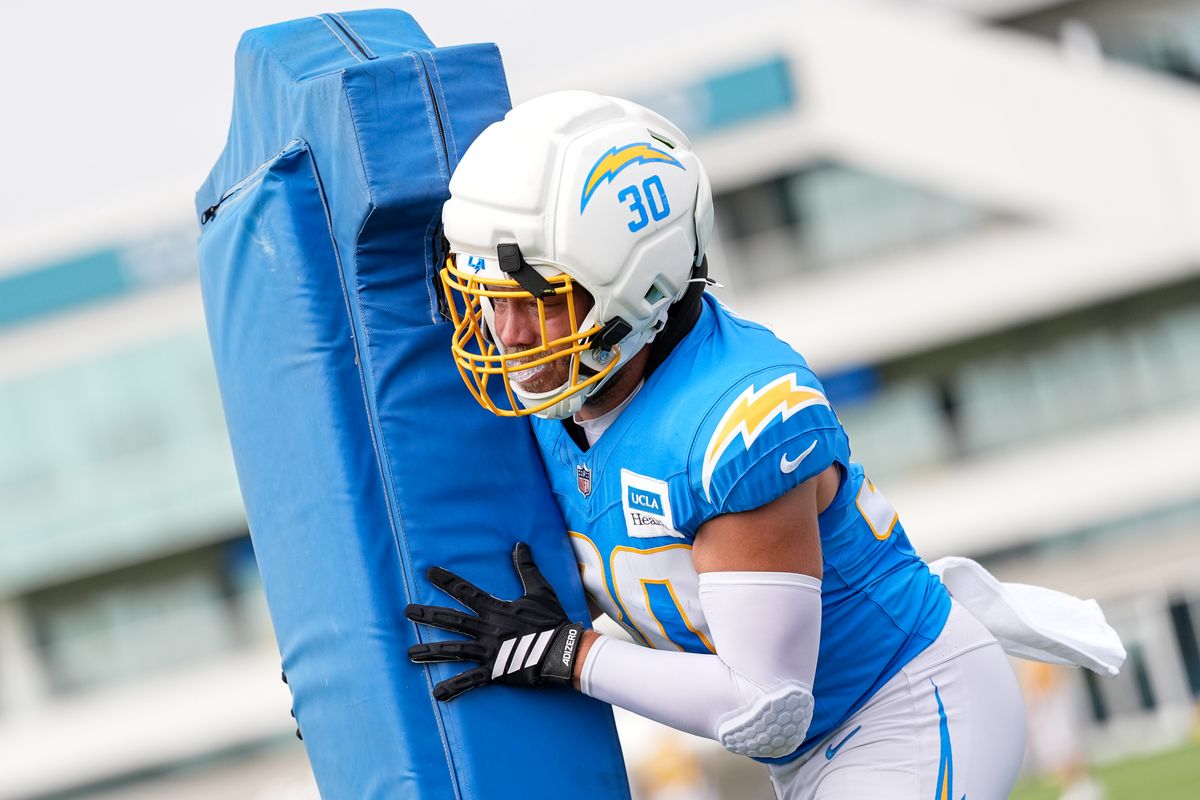 Los Angeles Chargers halfback Alec Ingold (30) practicing blocking drills during Chargers training camp at The Bolt on Saturday, August 15th in El Segundo, CA. Los Angeles Chargers halfback Alec Ingold (30) practicing blocking drills during Chargers training camp at The Bolt on Saturday, August 15th in El Segundo, CA.