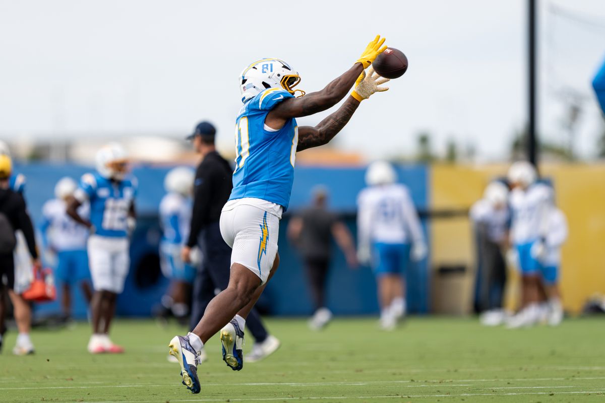 Los Angeles Chargers wide receiver Dalevon Campbell (81) catching a routine pass during Chargers training camp at The Bolt on Saturday, August 15th in El Segundo, CA. Los Angeles Chargers wide receiver Dalevon Campbell (81) catching a routine pass during Chargers training camp at The Bolt on Saturday, August 15th in El Segundo, CA.