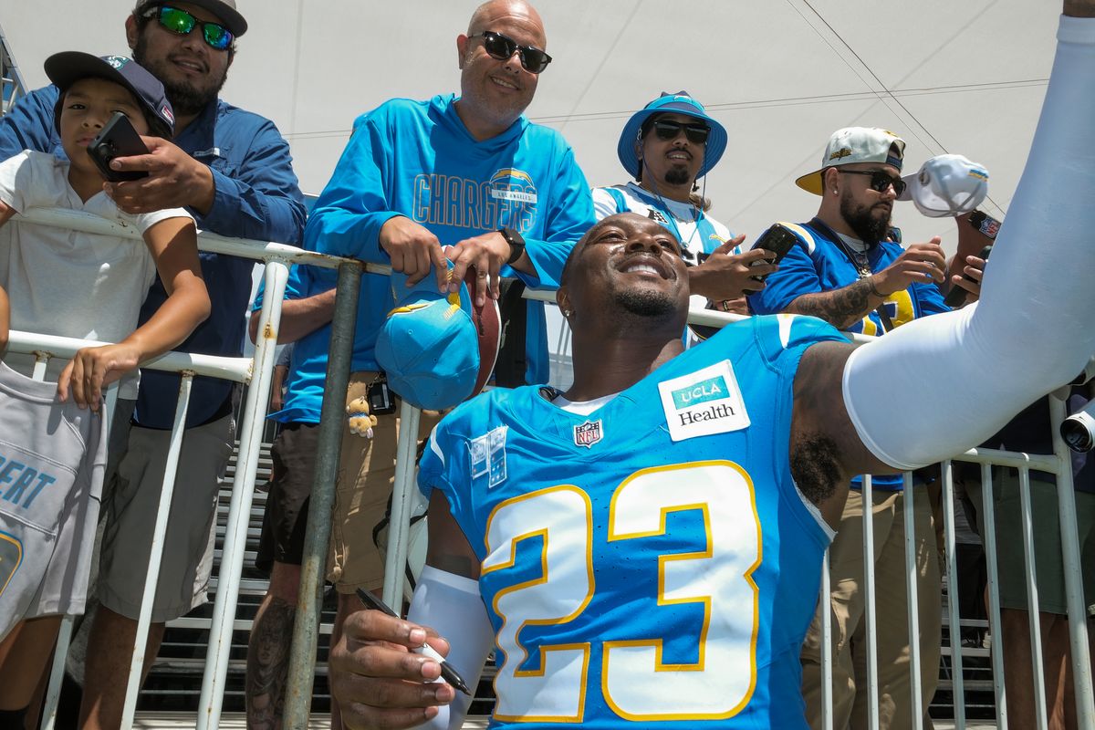 Los Angeles Chargers safety Tony Jefferson (23) taking photos with fans during a joint Chargers and 49ers training camp at The Bolt on Saturday, August 18th in El Segundo, CA. Los Angeles Chargers safety Tony Jefferson (23) taking photos with fans during a joint Chargers and 49ers training camp at The Bolt on Saturday, August 18th in El Segundo, CA.