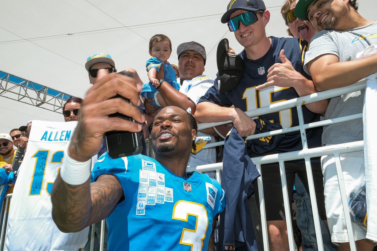Los Angeles Chargers safety Derwin James Jr. (3) taking photos with fans during a joint Chargers and 49ers training camp at The Bolt on Saturday, August 18th in El Segundo, CA. Los Angeles Chargers safety Derwin James Jr. (3) taking photos with fans during a joint Chargers and 49ers training camp at The Bolt on Saturday, August 18th in El Segundo, CA.