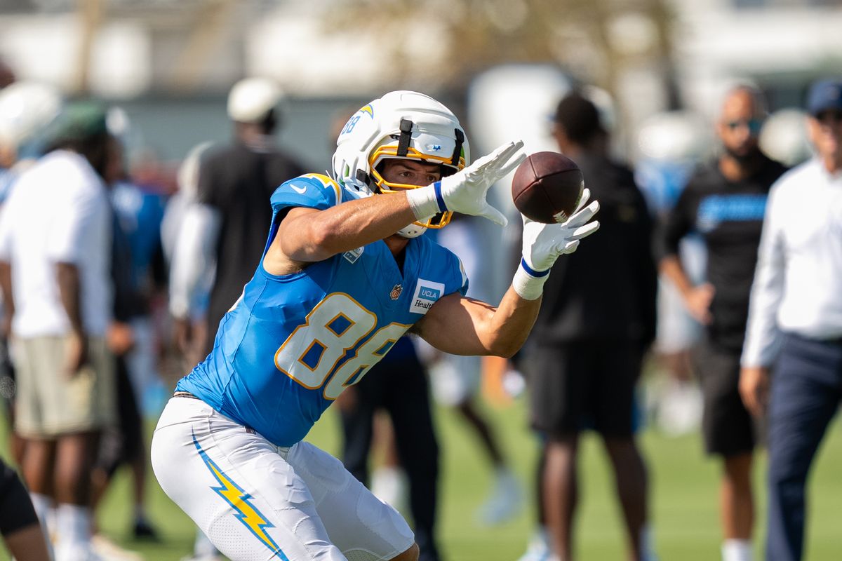 Los Angeles Chargers tight end Charlie Kolar (88) catching a routine pass during a joint Chargers and 49ers training camp at The Bolt on Saturday, August 18th in El Segundo, CA. Los Angeles Chargers tight end Charlie Kolar (88) catching a routine pass during a joint Chargers and 49ers training camp at The Bolt on Saturday, August 18th in El Segundo, CA.