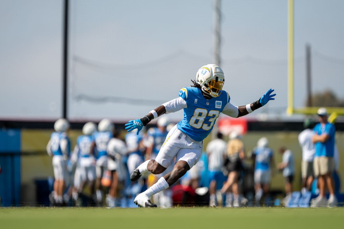 Los Angeles Chargers tight end David Njoku (83) running a route during a joint Chargers and 49ers training camp at The Bolt on Saturday, August 18th in El Segundo, CA. Los Angeles Chargers tight end David Njoku (83) running a route during a joint Chargers and 49ers training camp at The Bolt on Saturday, August 18th in El Segundo, CA.