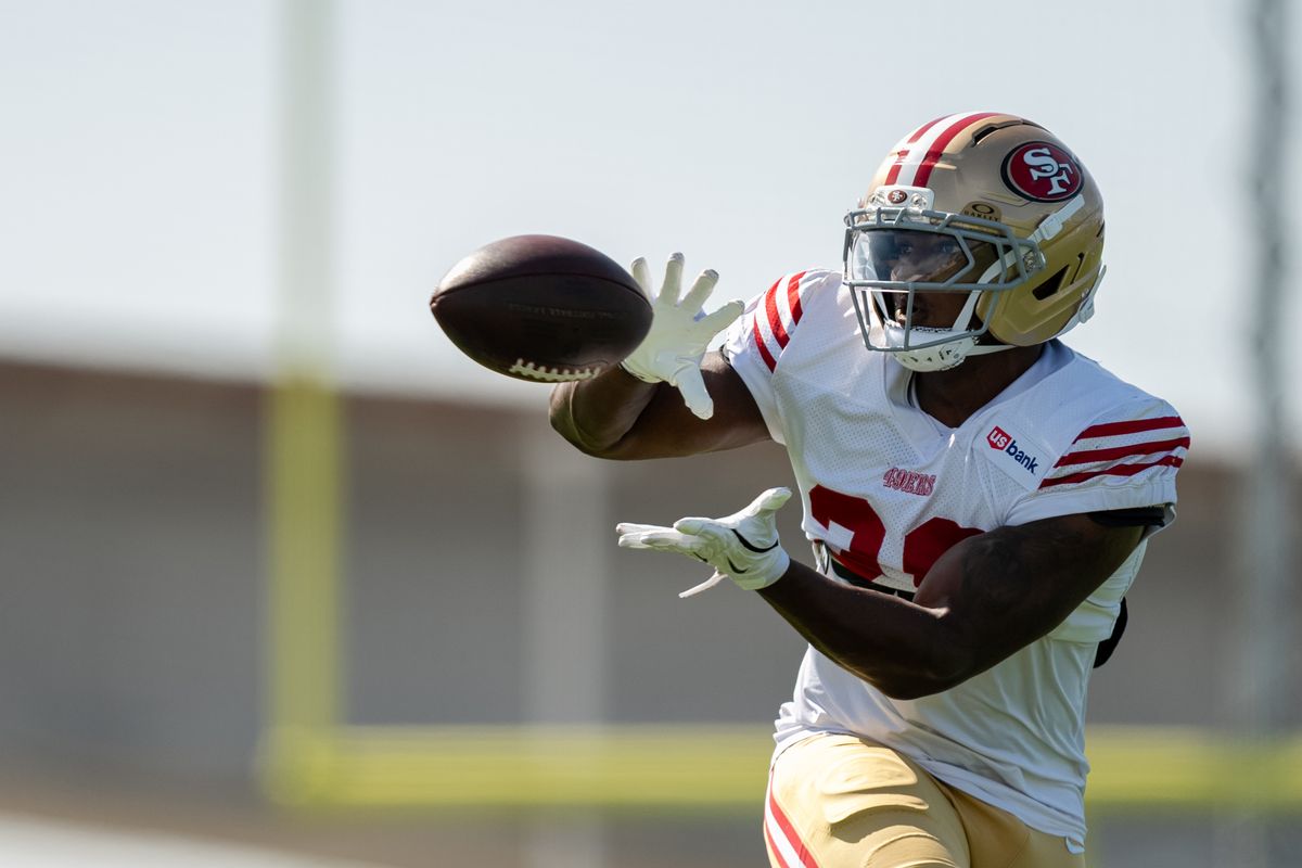 San Francisco 49ers running back Zamir White (30) catching a routine pass during a joint Chargers and 49ers training camp at The Bolt on Saturday, August 18th in El Segundo, CA. San Francisco 49ers running back Zamir White (30) catching a routine pass during a joint Chargers and 49ers training camp at The Bolt on Saturday, August 18th in El Segundo, CA.