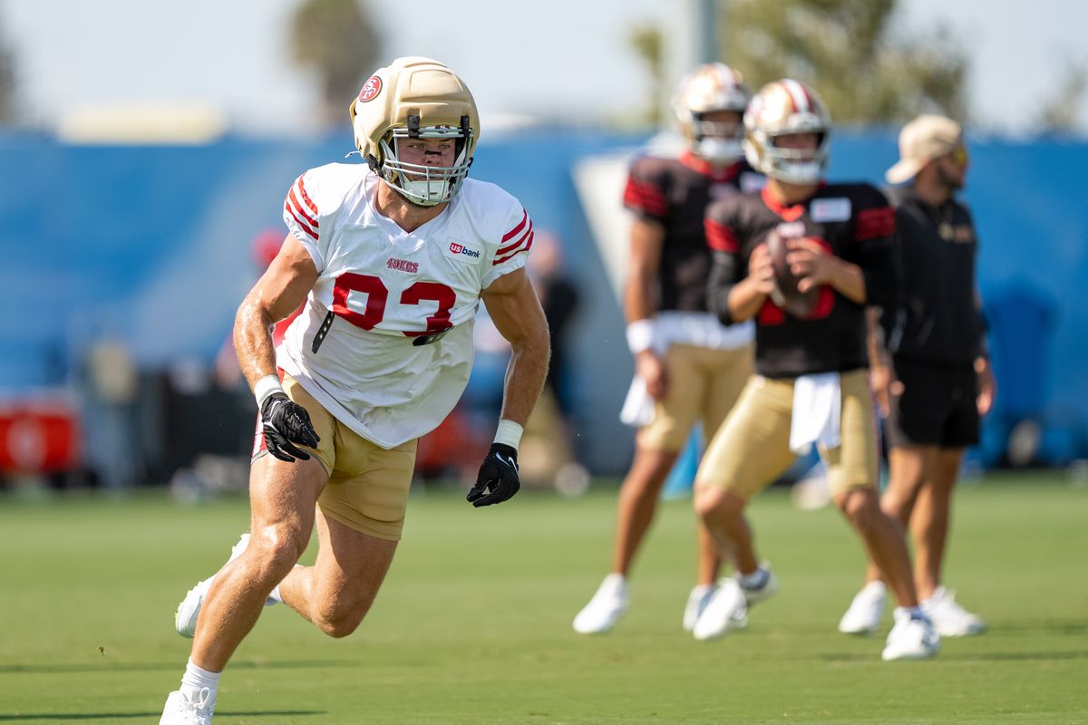 San Francisco 49ers tight end Hayden Rucci (83) running a route during a joint Chargers and 49ers training camp at The Bolt on Saturday, August 18th in El Segundo, CA. San Francisco 49ers tight end Hayden Rucci (83) running a route during a joint Chargers and 49ers training camp at The Bolt on Saturday, August 18th in El Segundo, CA.