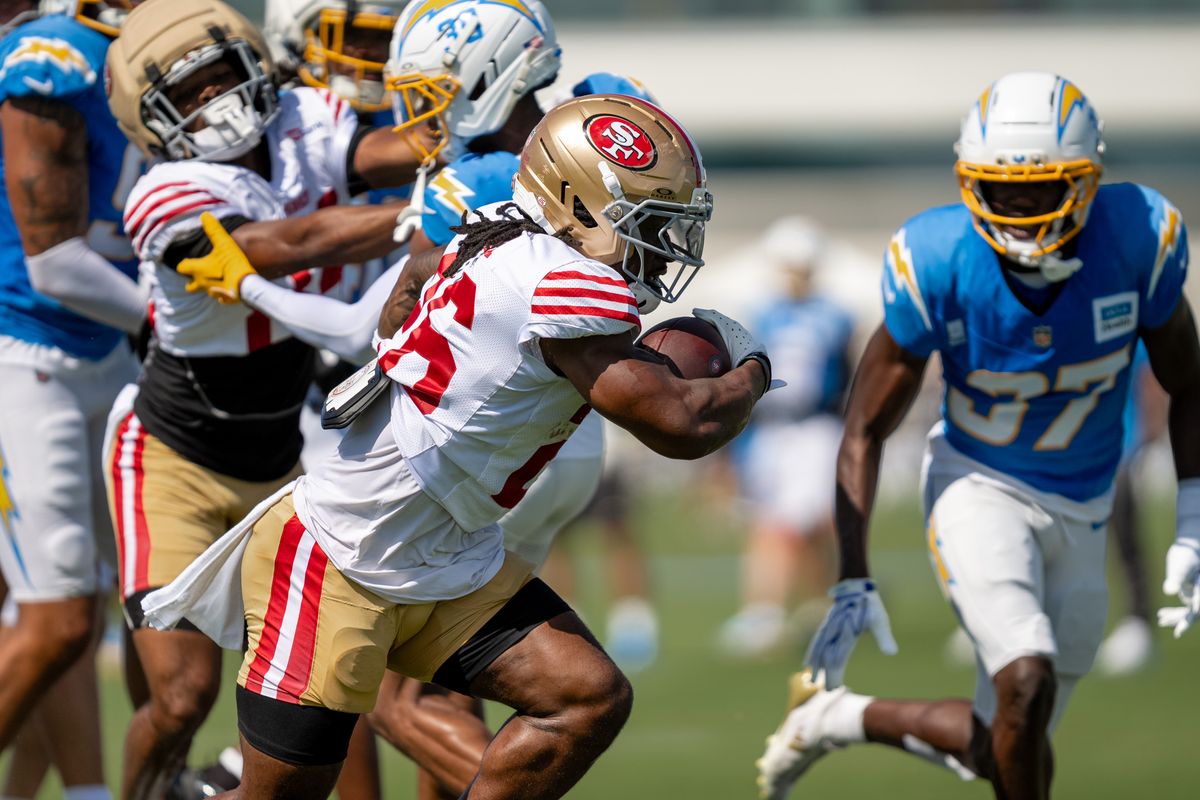 San Francisco 49ers running back Kaelon Black (26) rushing into chargers secondary during a joint Chargers and 49ers training camp at The Bolt on Saturday, August 18th in El Segundo, CA. San Francisco 49ers running back Kaelon Black (26) rushing into chargers secondary during a joint Chargers and 49ers training camp at The Bolt on Saturday, August 18th in El Segundo, CA.