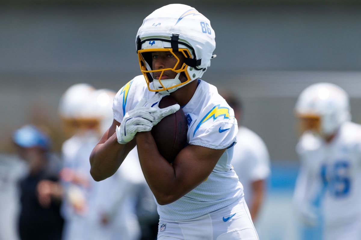 Oronde Gadsden II #86 of the Los Angeles Chargers runs after the catch during mandatory minicamp at The Bolt on June 12, 2025 in El Segundo, California. 