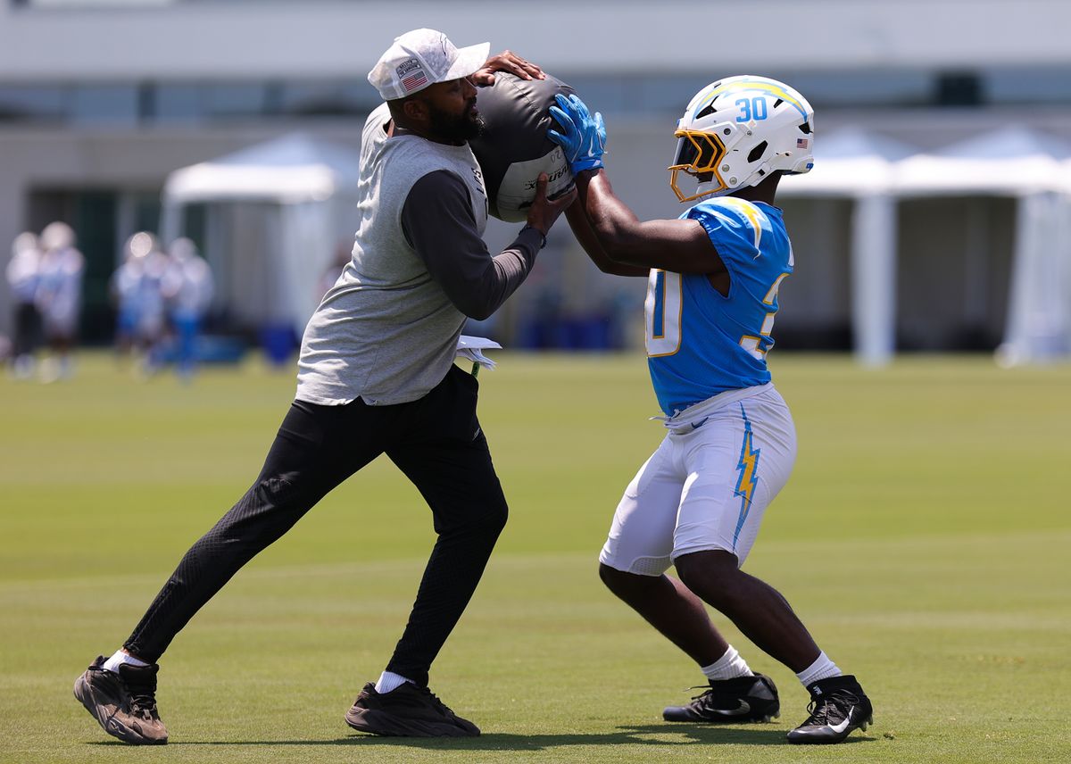 Los Angeles Chargers #30 RB Kimani Vidal participates in individual drills during training camp on July 18, 2025 at the Bolt practice facility in El Segundo, CA. Los Angeles Chargers #30 RB Kimani Vidal participates in individual drills during training camp on July 18, 2025 at the Bolt practice facility in El Segundo, CA.