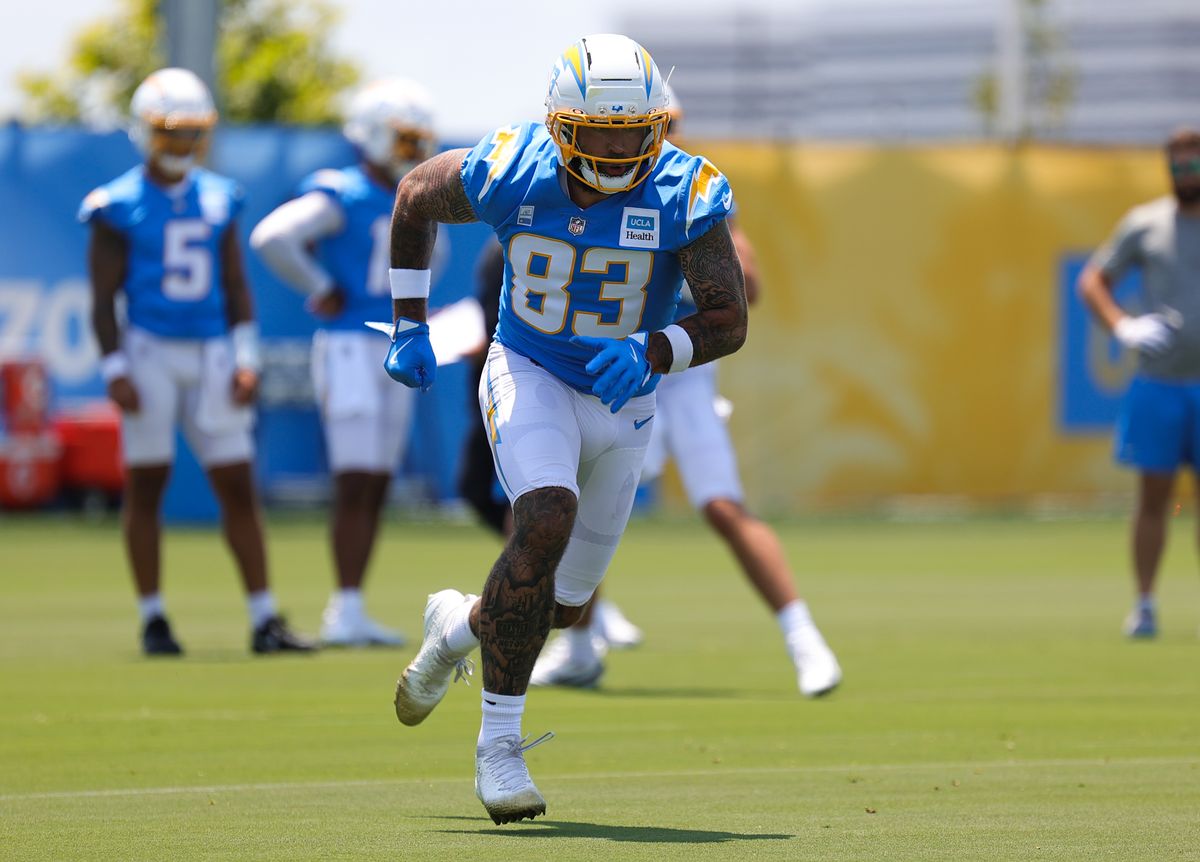 Los Angeles Chargers #83 TE Tyler Conklin runs a route during training camp on July 18, 2025 at the Bolt practice facility in El Segundo, CA. Los Angeles Chargers #83 TE Tyler Conklin runs a route during training camp on July 18, 2025 at the Bolt practice facility in El Segundo, CA.