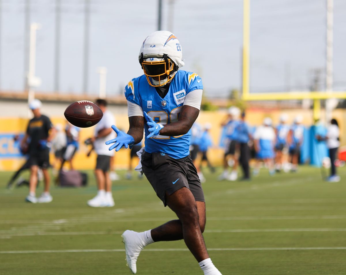 Los Angeles Chargers #28 RB Hassan Haskins catches a pass during training camp on July 19, 2025 at the Bolt practice facility in El Segundo, CA. Los Angeles Chargers #28 RB Hassan Haskins catches a pass during training camp on July 19, 2025 at the Bolt practice facility in El Segundo, CA.