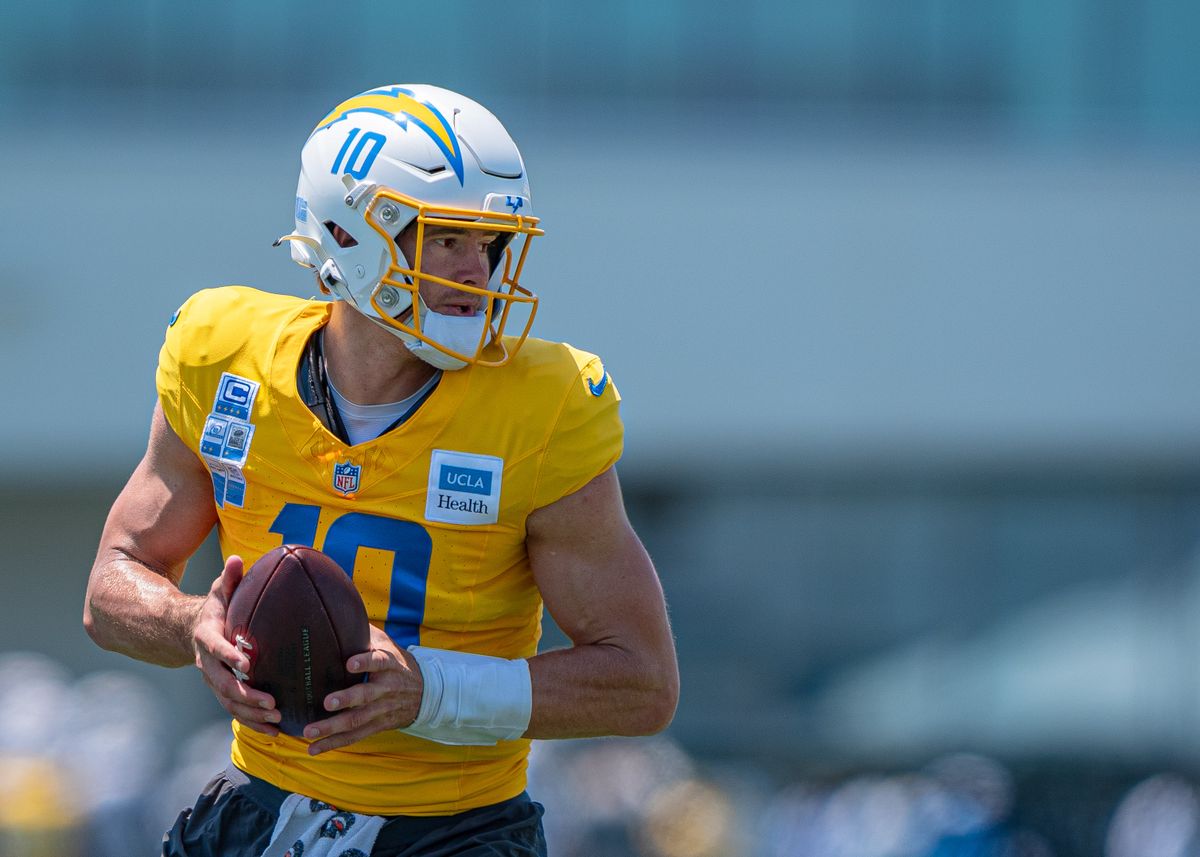 Los Angeles Chargers' quarterback, Justin Herbert 10, looks to hand off the football during practice at the Chargers' NFL training camp on Sunday, August 3, 2025 at The Bolt in El Segundo, CA. Los Angeles Chargers' quarterback, Justin Herbert 10, looks to hand off the football during practice at the Chargers' NFL training camp on Sunday, August 3, 2025 at The Bolt in El Segundo, CA.