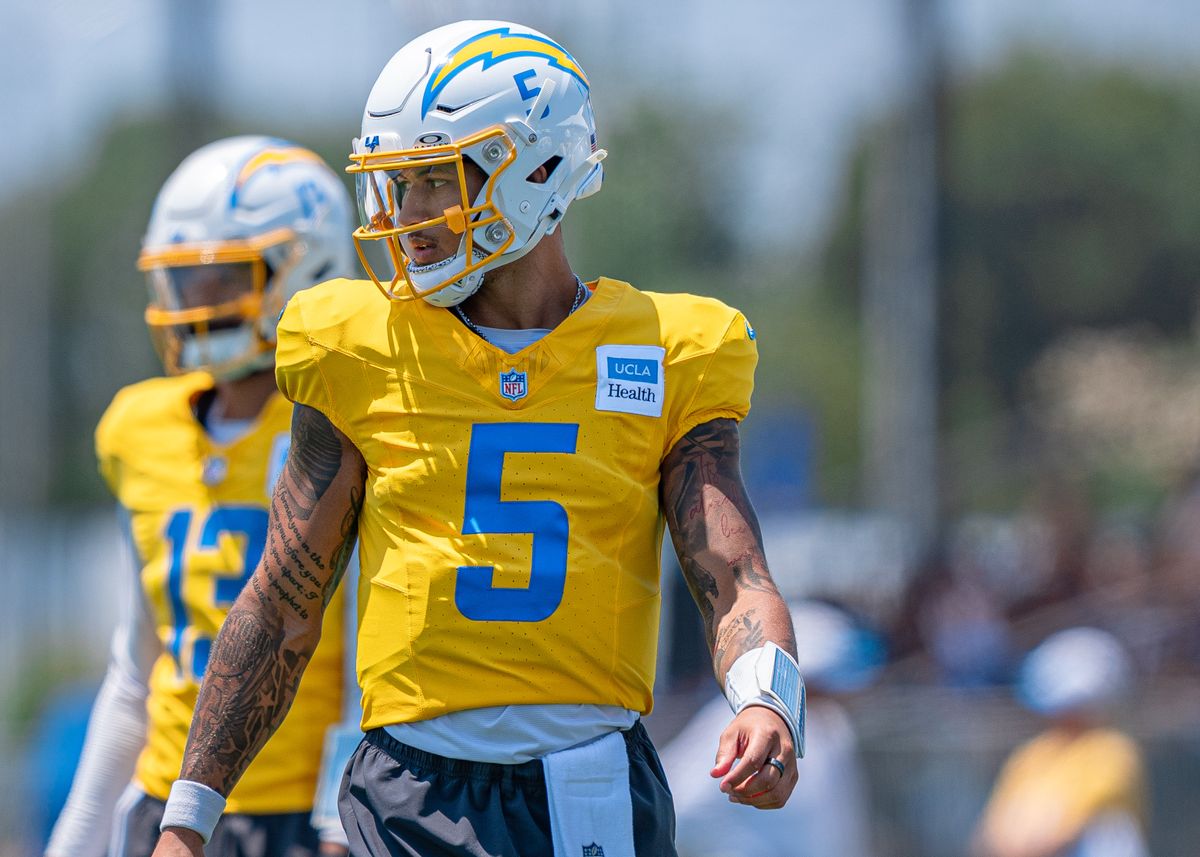 Los Angeles Chargers' quarterback, Trey Lance 5, steps up to take a snap during practice at the Chargers' NFL training camp on Sunday, August 3, 2025 at The Bolt in El Segundo, CA. Los Angeles Chargers' quarterback, Trey Lance 5, steps up to take a snap during practice at the Chargers' NFL training camp on Sunday, August 3, 2025 at The Bolt in El Segundo, CA.