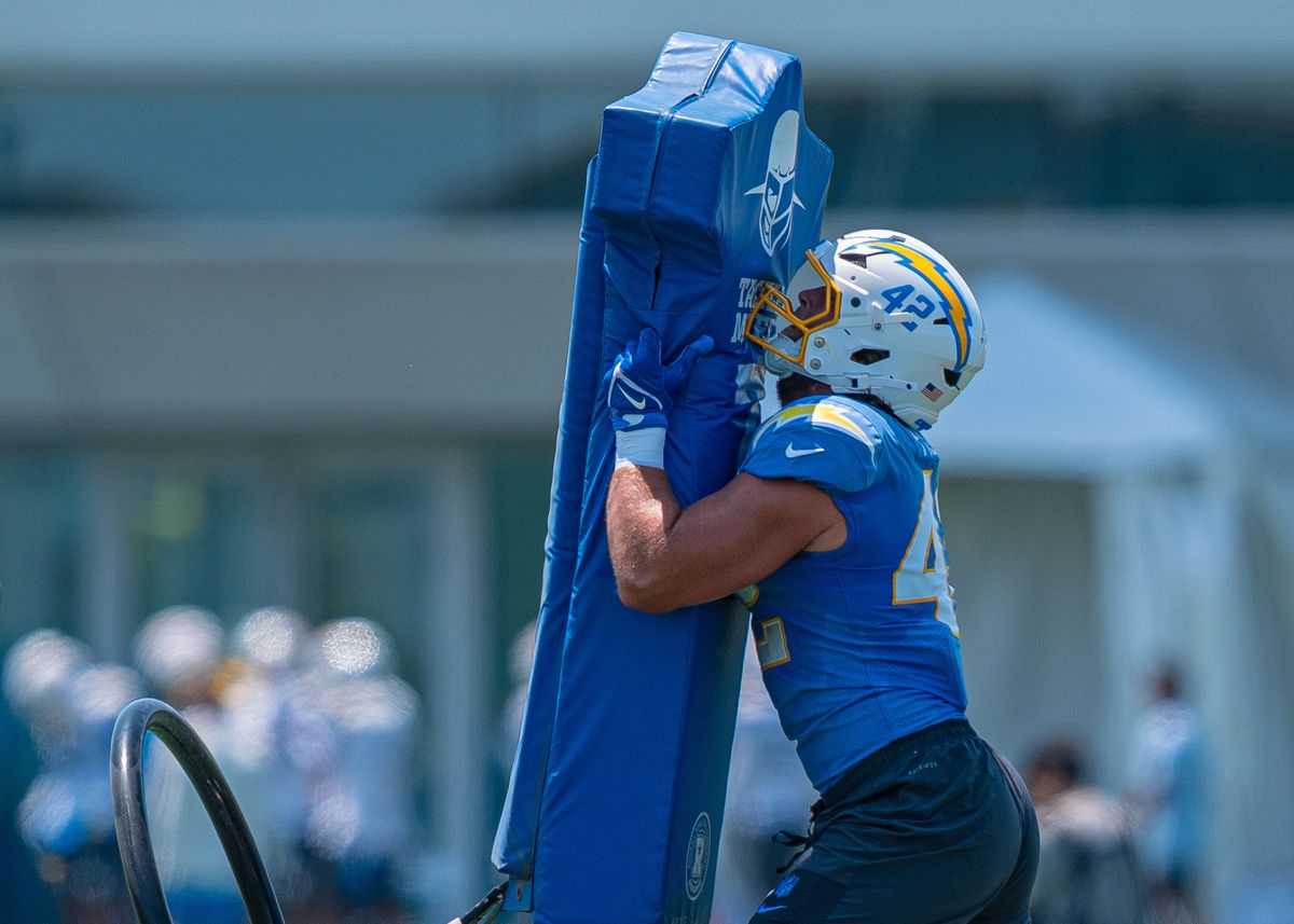 Los Angeles Chargers' tight end, Tucker Fisk 42, practices a blocking drill during practice at the Chargers' NFL training camp on Sunday, August 3, 2025 at The Bolt in El Segundo, CA. Los Angeles Chargers' tight end, Tucker Fisk 42, practices a blocking drill during practice at the Chargers' NFL training camp on Sunday, August 3, 2025 at The Bolt in El Segundo, CA.