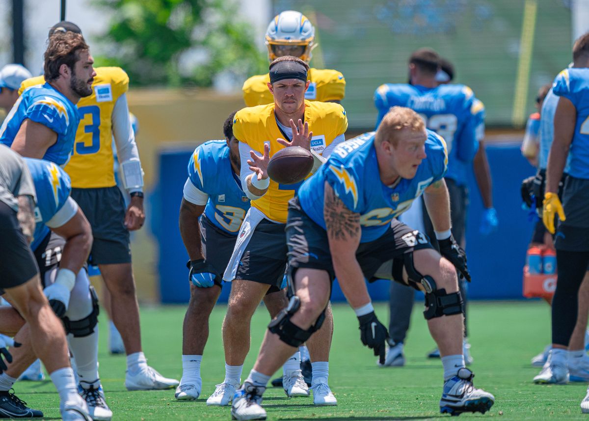 Los Angeles Chargers' quarterback, Taylor Heinicke 4, receives a snap from shotgun during practice at the Chargers' NFL training camp on Sunday, August 3, 2025 at The Bolt in El Segundo, CA. Los Angeles Chargers' quarterback, Taylor Heinicke 4, receives a snap from shotgun during practice at the Chargers' NFL training camp on Sunday, August 3, 2025 at The Bolt in El Segundo, CA.