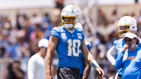 Los Angeles Chargers quarterback Justin Herbert (10) observes practice during Chargers training camp on Monday, August 4th, 2025, at The Bolt in El Segundo, Calif. Los Angeles Chargers quarterback Justin Herbert (10) observes practice during Chargers training camp on Monday, August 4th, 2025, at The Bolt in El Segundo, Calif.