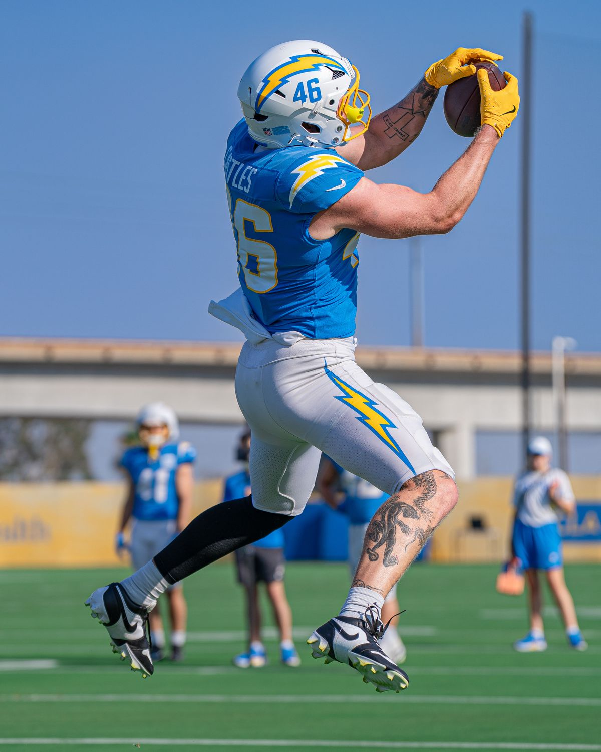 Los Angeles Chargers' tight end, McCallan Castles 46, snags a warmup pass during practice at The Bolt on Tuesday, August 5th, 2025 in El Segundo, CA.