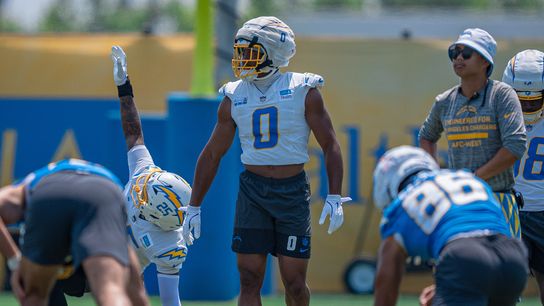 Los Angeles Chargers linebacker, Daiyan Henley 0, warms up with his teammates during Chargers NFL football training camp on August 13th, 2025 at the Bolt in El Segundo, CA. Los Angeles Chargers linebacker, Daiyan Henley 0, warms up with his teammates during Chargers NFL football training camp on August 13th, 2025 at the Bolt in El Segundo, CA.