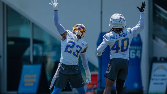 Los Angeles Chargers safety, Tony Jefferson 23, practices a new celebration routine during Chargers NFL football training camp on August 13th, 2025 at the Bolt in El Segundo, CA. Los Angeles Chargers safety, Tony Jefferson 23, practices a new celebration routine during Chargers NFL football training camp on August 13th, 2025 at the Bolt in El Segundo, CA.
