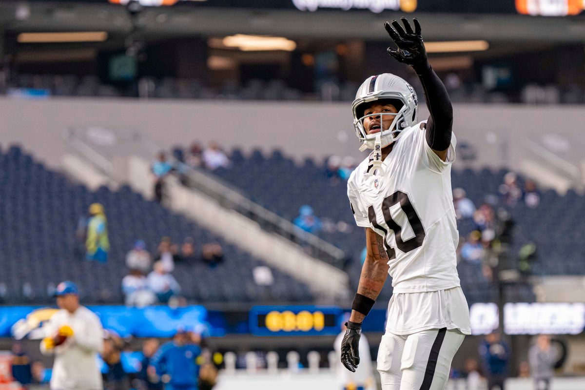 Las Vegas Raiders wide receiver, Dont'e Thornton Jr. (10) waving to fans before an NFL football game against the Los Angeles Chargers on November 30, 2025 in Los Angeles, CA.