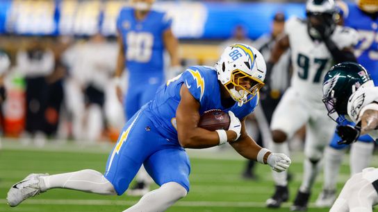  Los Angeles Chargers tight end Oronde Gadsden II (86) catches the ball for a gain during a NFL game against the Philadelphia Eagles on. Monday December 08, 2025 at Sofi Stadium in Inglewood, CA.