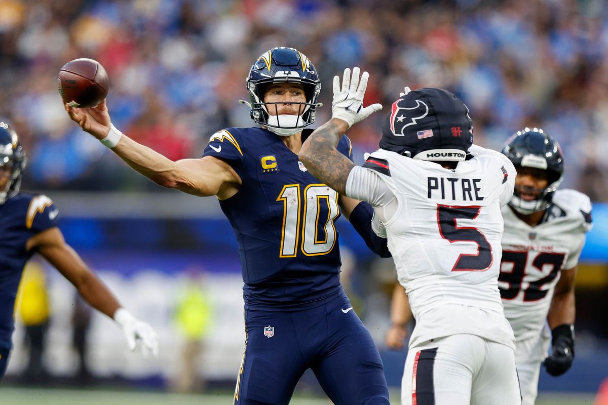 Los Angeles Chargers quarterback Justin Herbert (10) looks to throw the ball during a NFL game against the Houston Texans on December 027, 2025 at Sofi Stadium in Inglewood, CA.