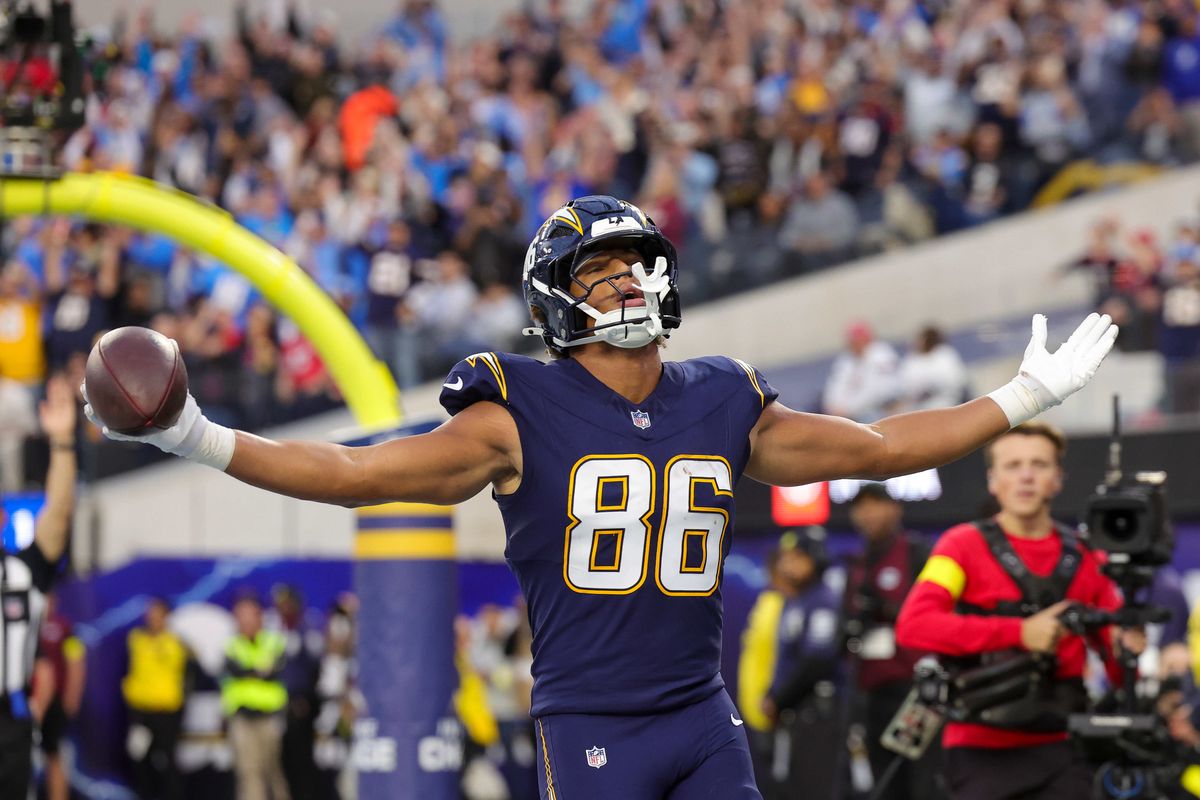 Los Angeles Chargers tight end Oronde Gadsden (86) celebrates after scoring a touchdown during a NFL game against the Houston Texans on December 027, 2025 at Sofi Stadium in Inglewood, CA.