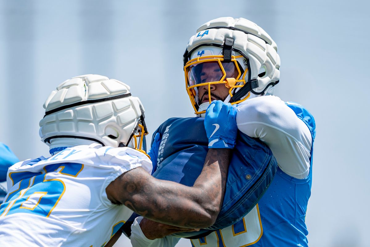 Los Angeles Chargers defensive lineman Akheem Mesidor (90) participating in drills during Chargers organized team activities on May 8th, 2026 in El Segundo, CA.