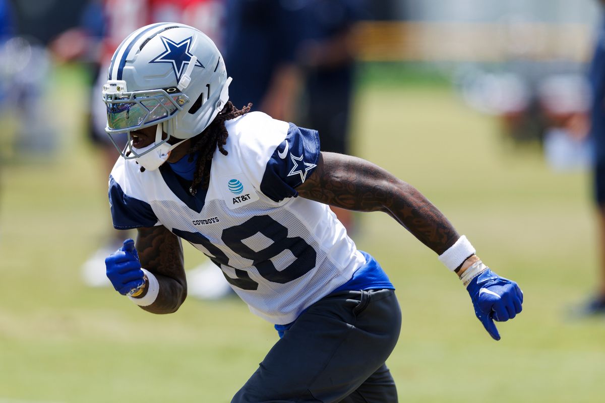 CeeDee Lamb #88 of the Dallas Cowboys runs a route during training camp practice at Staybridge Suites Oxnard on July 21, 2025 in Oxnard, California. 