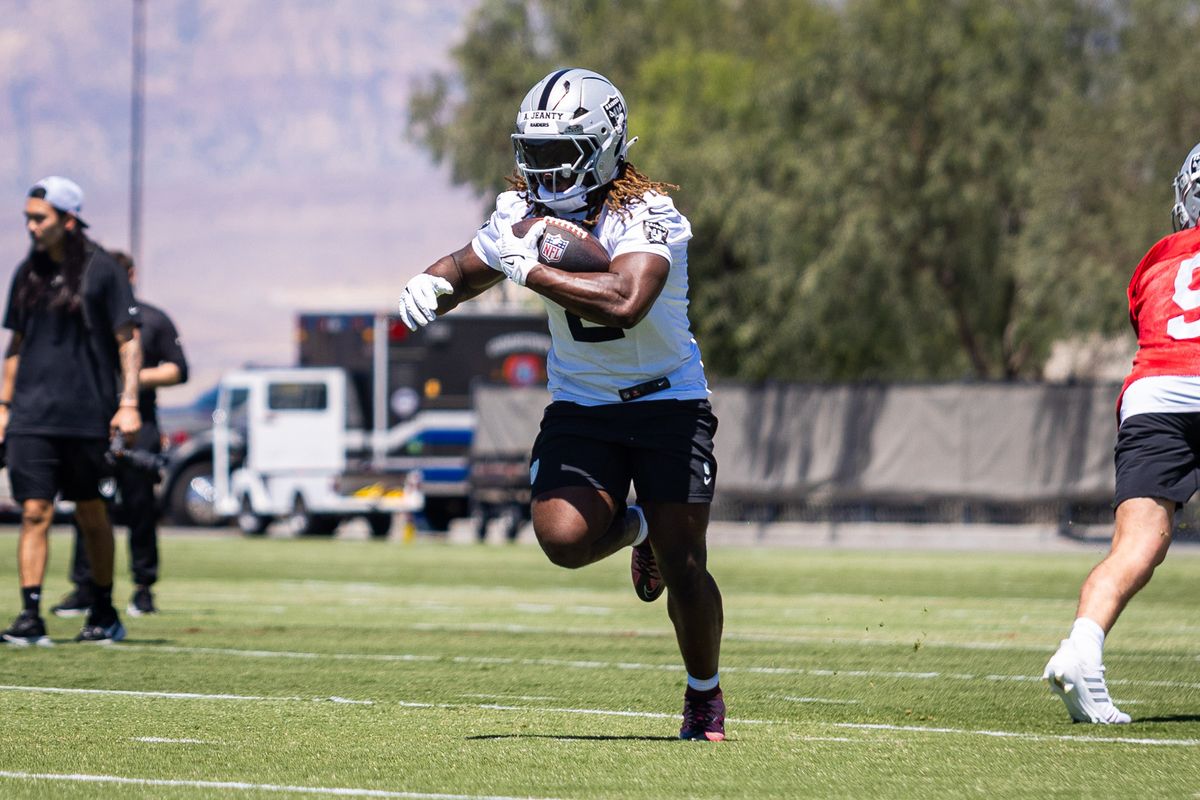 Las Vegas Raiders running back Ashton Jeanty (2) runs the ball in an offensive drill during the Raiders’ rookie mini camp, Friday May 9, 2025 in Las Vegas, Nev.