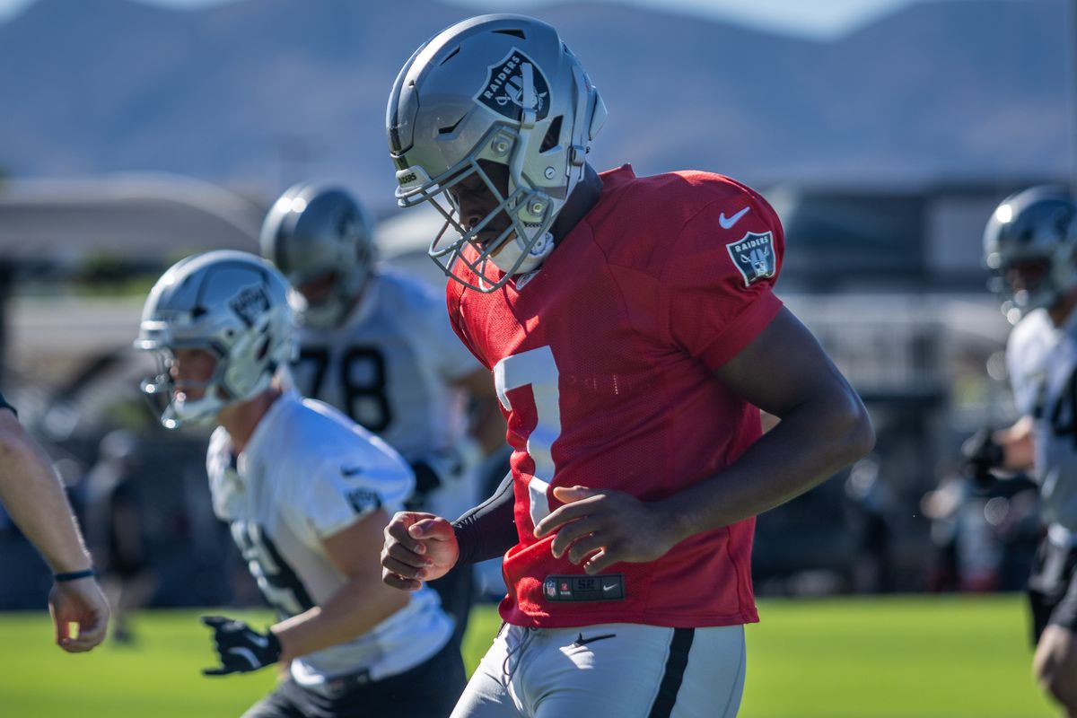  Las Vegas Raiders quarterback Geno Smith (7) completes a footwork drill during the Raiders Training Camp, Wednesday July 23, 2025 in Las Vegas, Nev. 