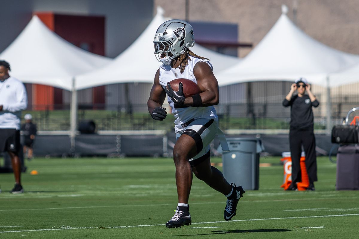  Las Vegas Raiders running back Ashton Jeanty (2) runs the ball during a punt return drill during the Raiders Training Camp, Wednesday July 23, 2025 in Las Vegas, Nev.