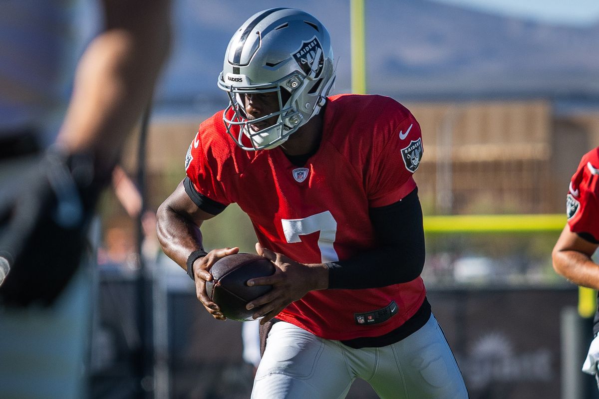  Las Vegas Raiders quarterback Geno Smith (7) participates in a quarterback drill during the Raiders Training Camp, Monday July 28, 2025 in Las Vegas, Nev. 