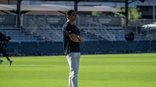  Former NFL quarterback Tom Brady watches the Raiders Training Camp, Friday August 1, 2025 in Las Vegas, Nev. 