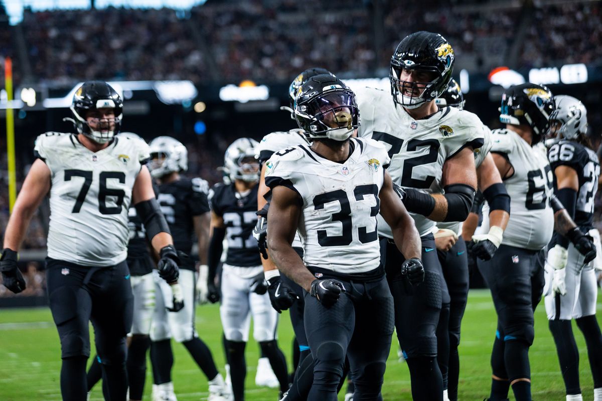  Jacksonville Jaguars running back Bhayshul Tuten (33) yells in celebration after scoring a touchdown during a NFL game between the Las Vegas Raiders and the Jacksonville Jaguars, Sunday November 2, 2025 in Las Vegas, Nev.