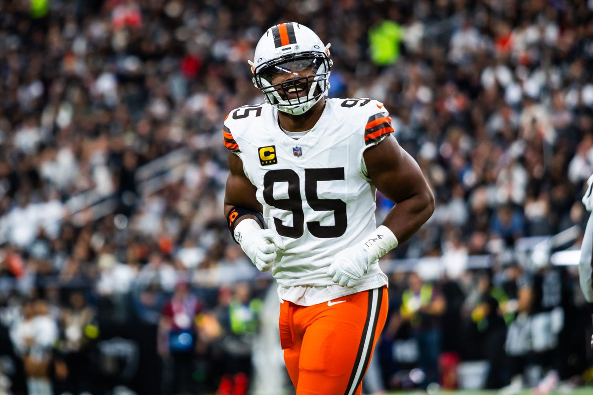  Cleveland Browns defensive end Myles Garrett (95) smiles after a defensive stop during a NFL game between the Las Vegas Raiders and the Cleveland Browns, Sunday November 23, 2025 in Las Vegas, Nev.