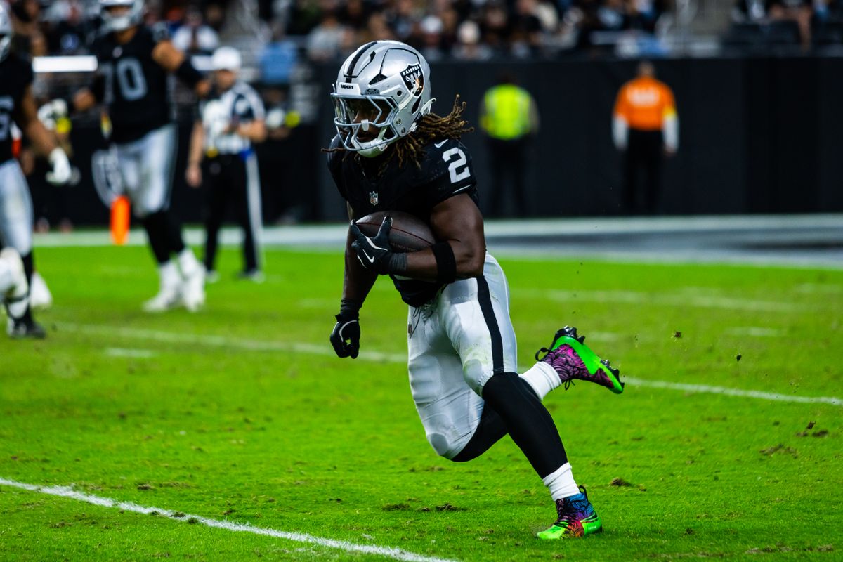 Las Vegas Raiders running back Ashton Jeanty (2) runs with the ball after making a reception during a NFL game between the Las Vegas Raiders and the Cleveland Browns, Sunday November 23, 2025 in Las Vegas, Nev.