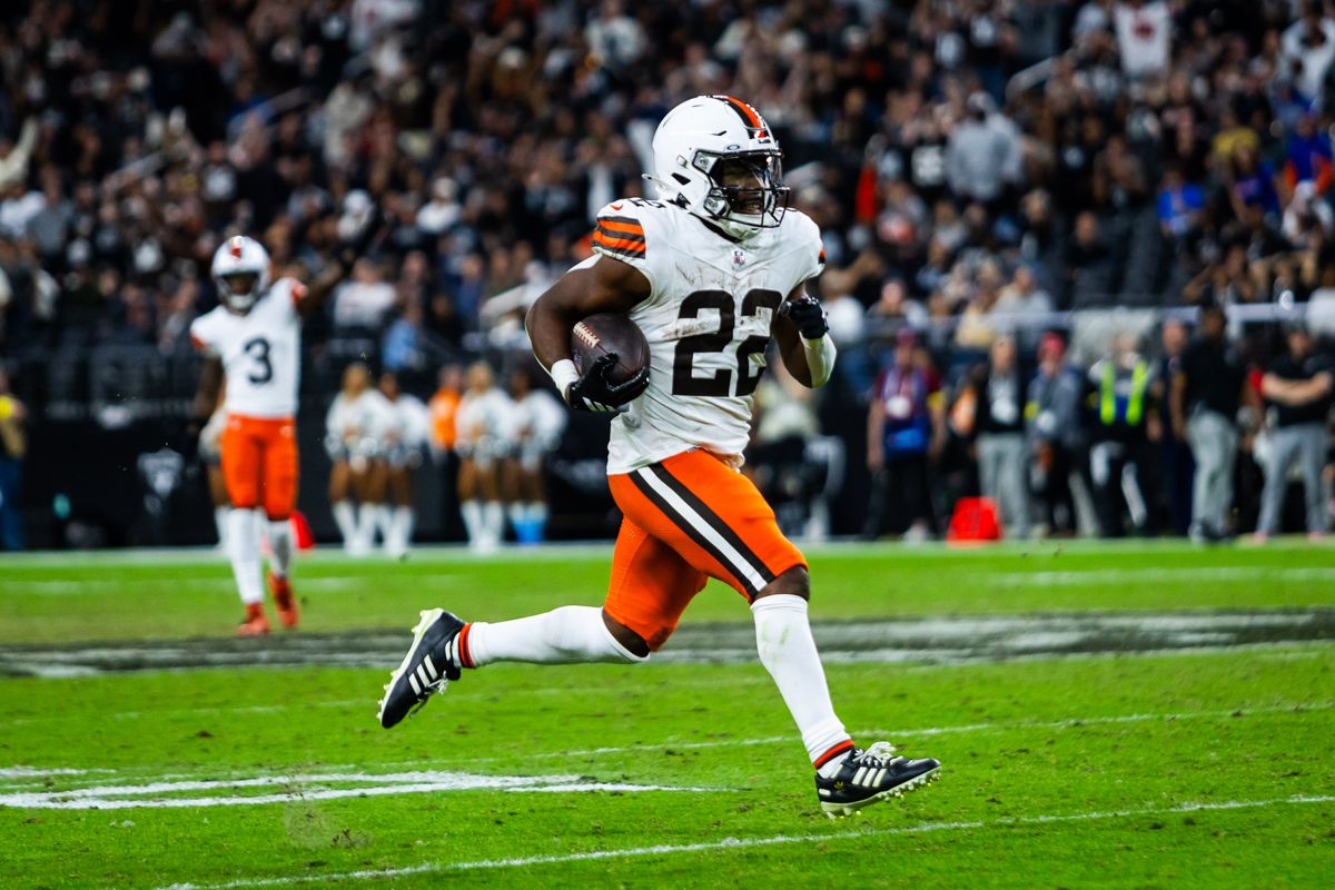  Cleveland Browns running back Dylan Sampson (22) runs with the ball towards the endzone for a score during a NFL game between the Las Vegas Raiders and the Cleveland Browns, Sunday November 23, 2025 in Las Vegas, Nev.