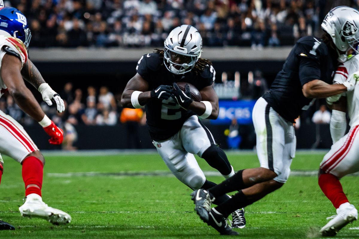Las Vegas Raiders running back Ashton Jeanty (2) looks to run the ball during a NFL game between the Las Vegas Raiders and the New York Giants, Sunday December 28, 2025 in Las Vegas, Nev.