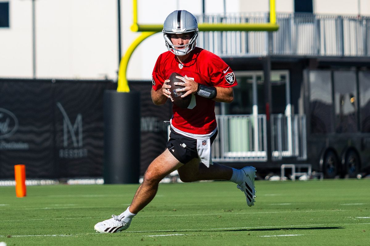 Las Vegas Raiders quarterback Fernando Mendoza (15) looks to throw the ball during Raiders Training Camp at Intermountain Health Performance Center, Thursday July 30, 2026 in Henderson, Nev. Las Vegas Raiders quarterback Fernando Mendoza (15) looks to throw the ball during Raiders Training Camp at Intermountain Health Performance Center, Thursday July 30, 2026 in Henderson, Nev.