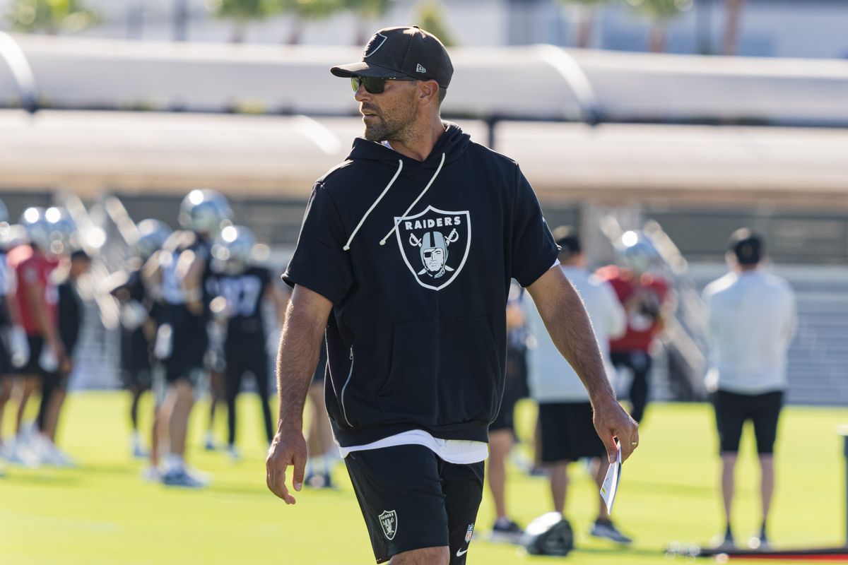 Las Vegas Raiders defensive coordinator Rob Leonard seen on Day 4 of Raiders Training Camp at Intermountain Health Performance Center on Sunday, August 2, 2026, in Henderson, Nevada. Las Vegas Raiders defensive coordinator Rob Leonard seen on Day 4 of Raiders Training Camp at Intermountain Health Performance Center on Sunday, August 2, 2026, in Henderson, Nevada.