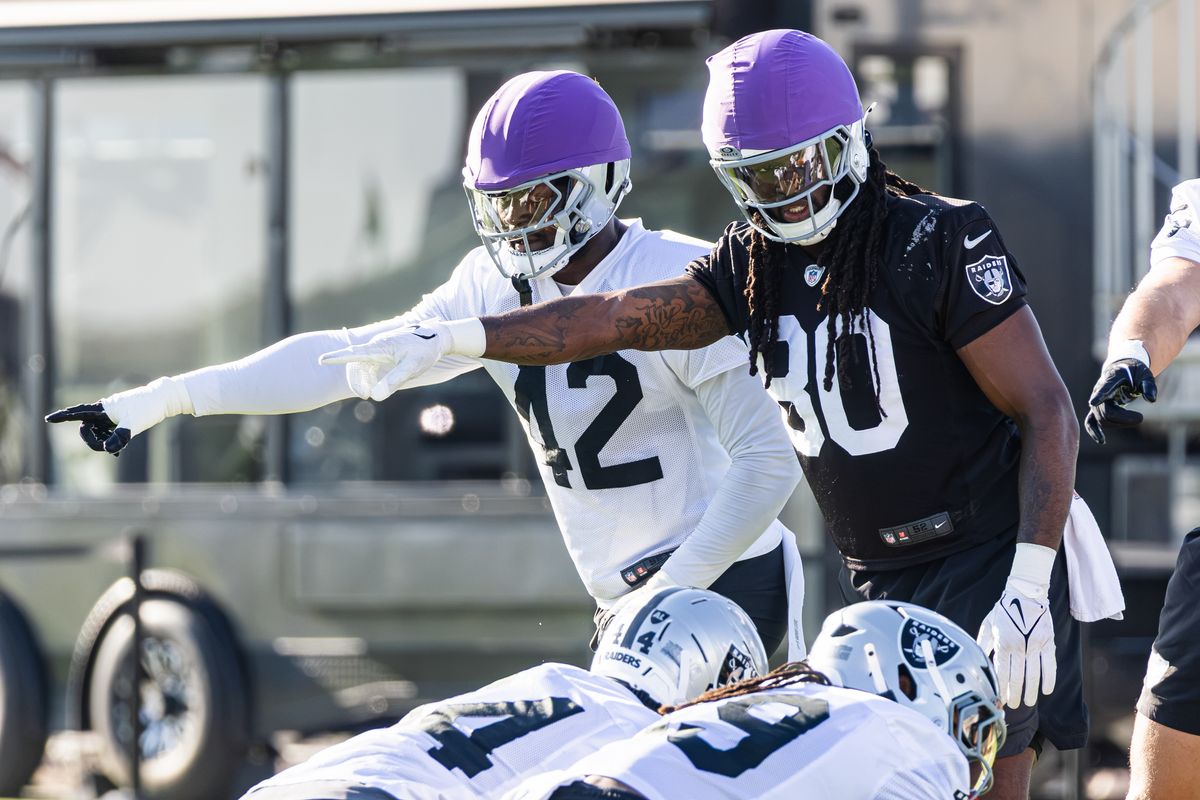 Las Vegas Raiders DE Keyron Crawford (42) and TE Ian Thomas (80) participate in drills at Raiders Training Camp on Thursday, August 6, 2026. Las Vegas Raiders DE Keyron Crawford (42) and TE Ian Thomas (80) participate in drills at Raiders Training Camp on Thursday, August 6, 2026.