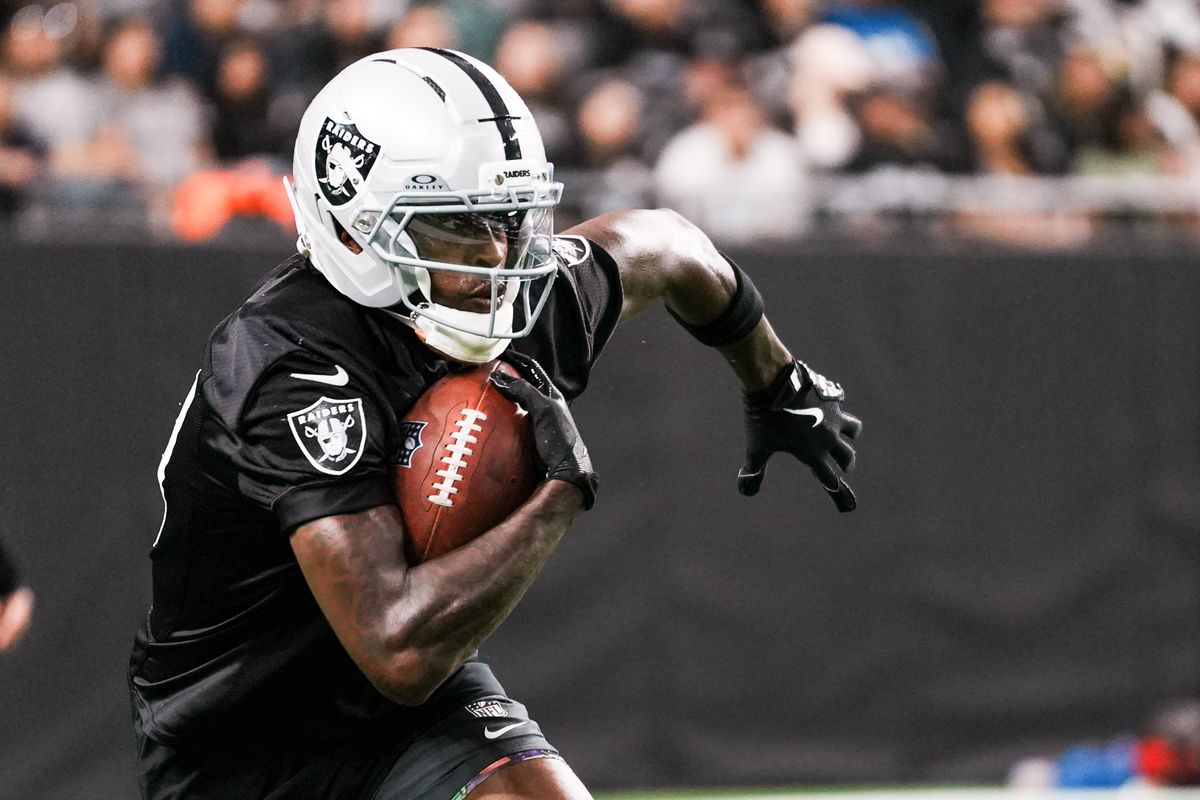 Las Vegas Raiders wide receiver Malik Benson (19) scans the field after catching the ball during Raiders practice at Allegiant Stadium, Tuesday Aug. 11, 2026 in Las Vegas, Nev. Las Vegas Raiders wide receiver Malik Benson (19) scans the field after catching the ball during Raiders practice at Allegiant Stadium, Tuesday Aug. 11, 2026 in Las Vegas, Nev.
