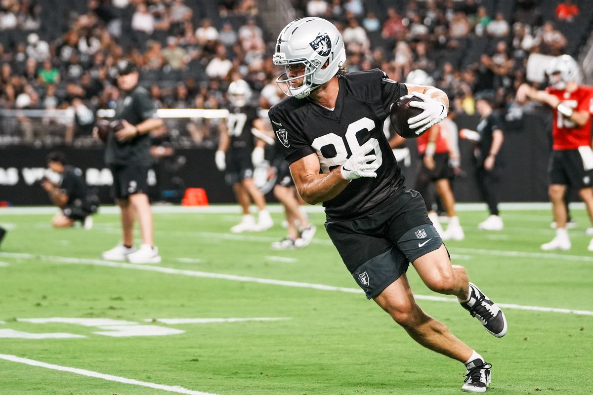 Las Vegas Raiders wide receiver Chase Roberts (86) runs with the ball during Raiders practice at Allegiant Stadium, Tuesday Aug. 11, 2026 in Las Vegas, Nev. Las Vegas Raiders wide receiver Chase Roberts (86) runs with the ball during Raiders practice at Allegiant Stadium, Tuesday Aug. 11, 2026 in Las Vegas, Nev.