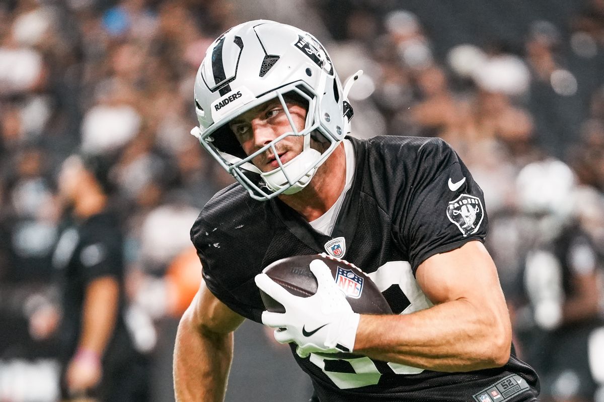 Las Vegas Raiders tight end Brock Bowers (89) runs with the ball during Raiders practice at Allegiant Stadium, Tuesday Aug. 11, 2026 in Las Vegas, Nev. Las Vegas Raiders tight end Brock Bowers (89) runs with the ball during Raiders practice at Allegiant Stadium, Tuesday Aug. 11, 2026 in Las Vegas, Nev.