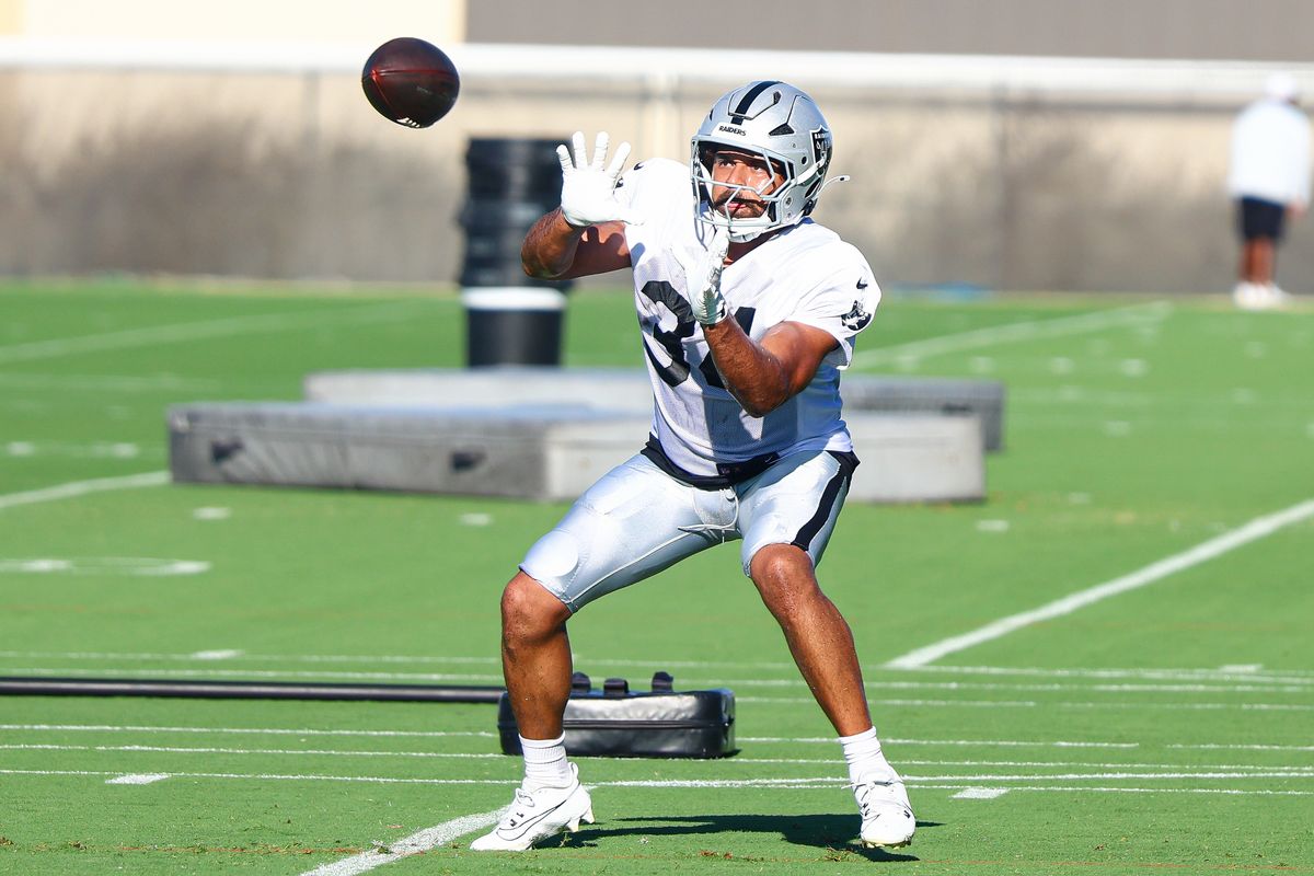 Las Vegas Raiders FB Connor Heyward (34) catches a ball during drills on Day 13 of Raiders Training Camp at Intermountain Health Performance Center on Sunday, August 16, 2026, in Henderson, Nevada. Las Vegas Raiders FB Connor Heyward (34) catches a ball during drills on Day 13 of Raiders Training Camp at Intermountain Health Performance Center on Sunday, August 16, 2026, in Henderson, Nevada.