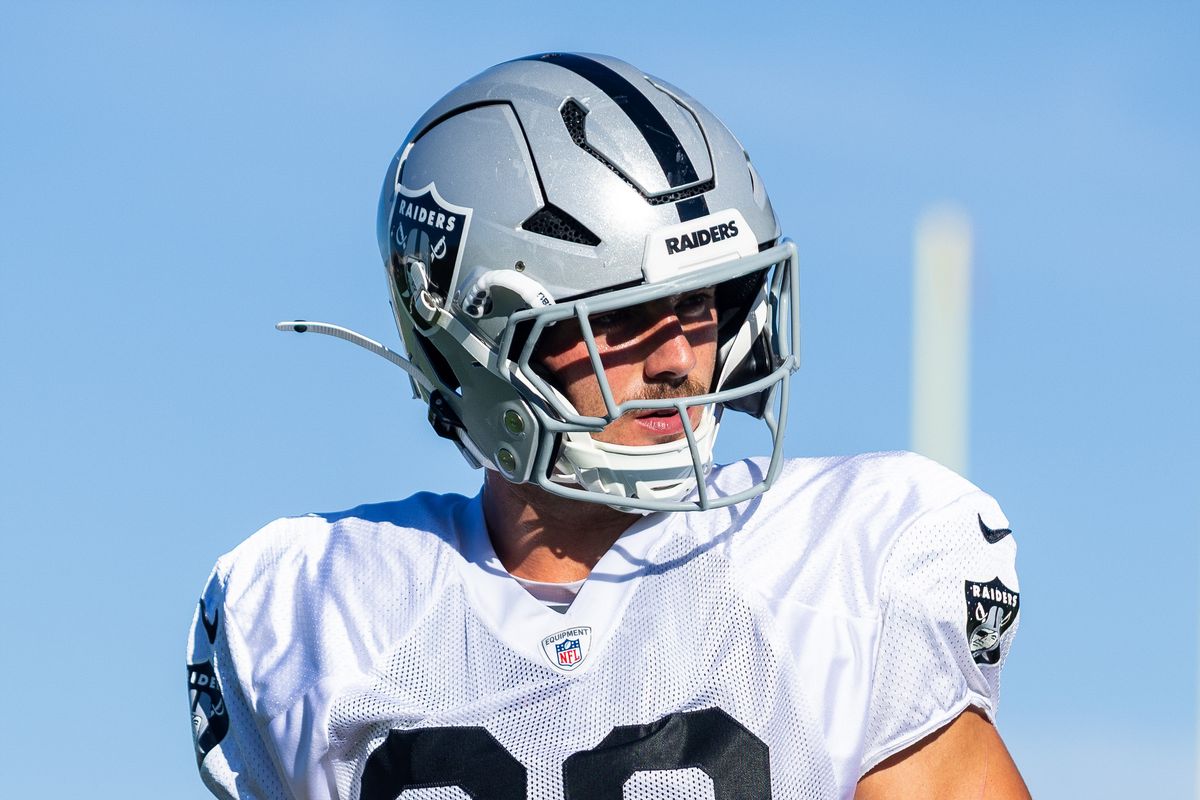 Las Vegas Raiders tight-end Brock Bowers (89) looks around by the sidelines during Raiders Training Camp at Intermountain Health Performance Center, Monday August 17, 2026 in Henderson, Nev.