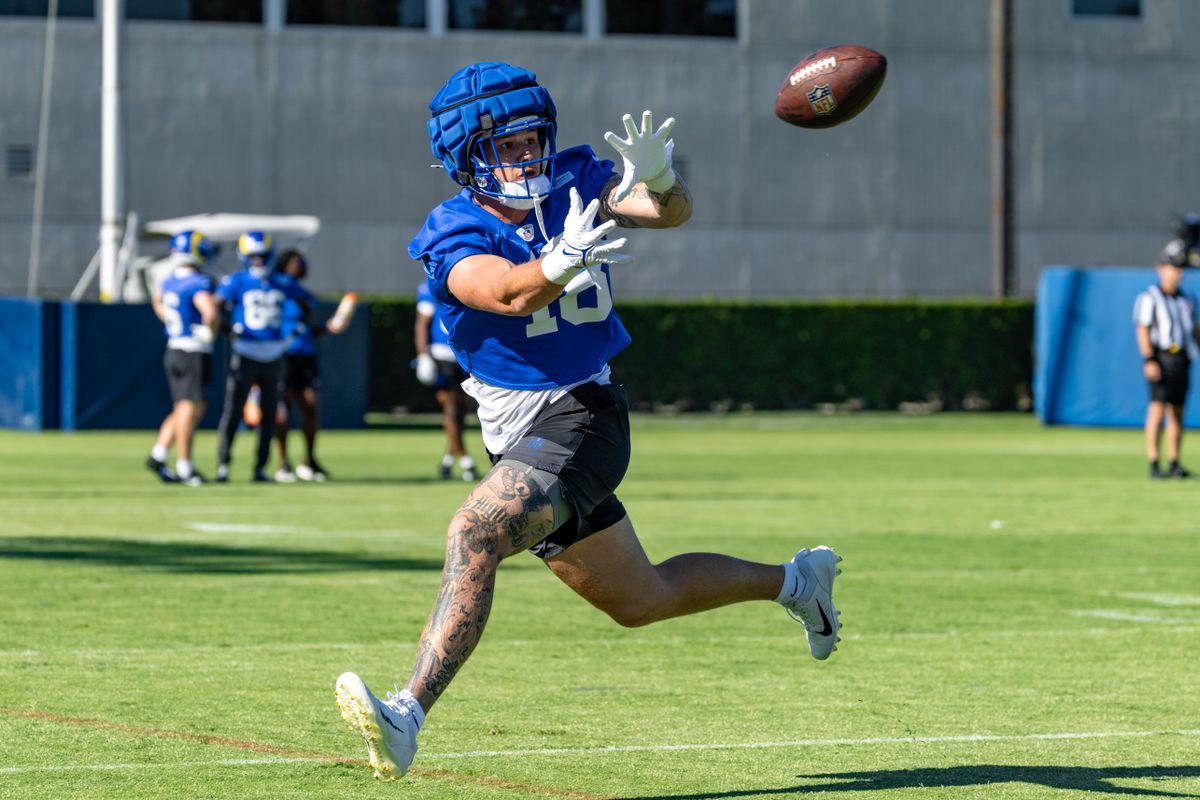 Los Angeles Rams tight end Terrance Ferguson (18) catches a pass during training camp at Loyola Marymount University, Thursday July 24, 2025 in Los Angeles, Calif.