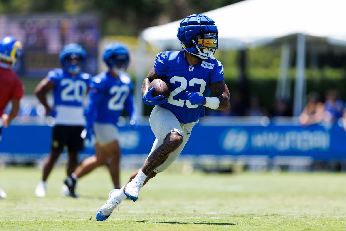 Kyren Williams #23 of the Los Angeles Rams runs with the ball during training camp practice at Loyola Marymount University on July 25, 2025 in Los Angeles, California.