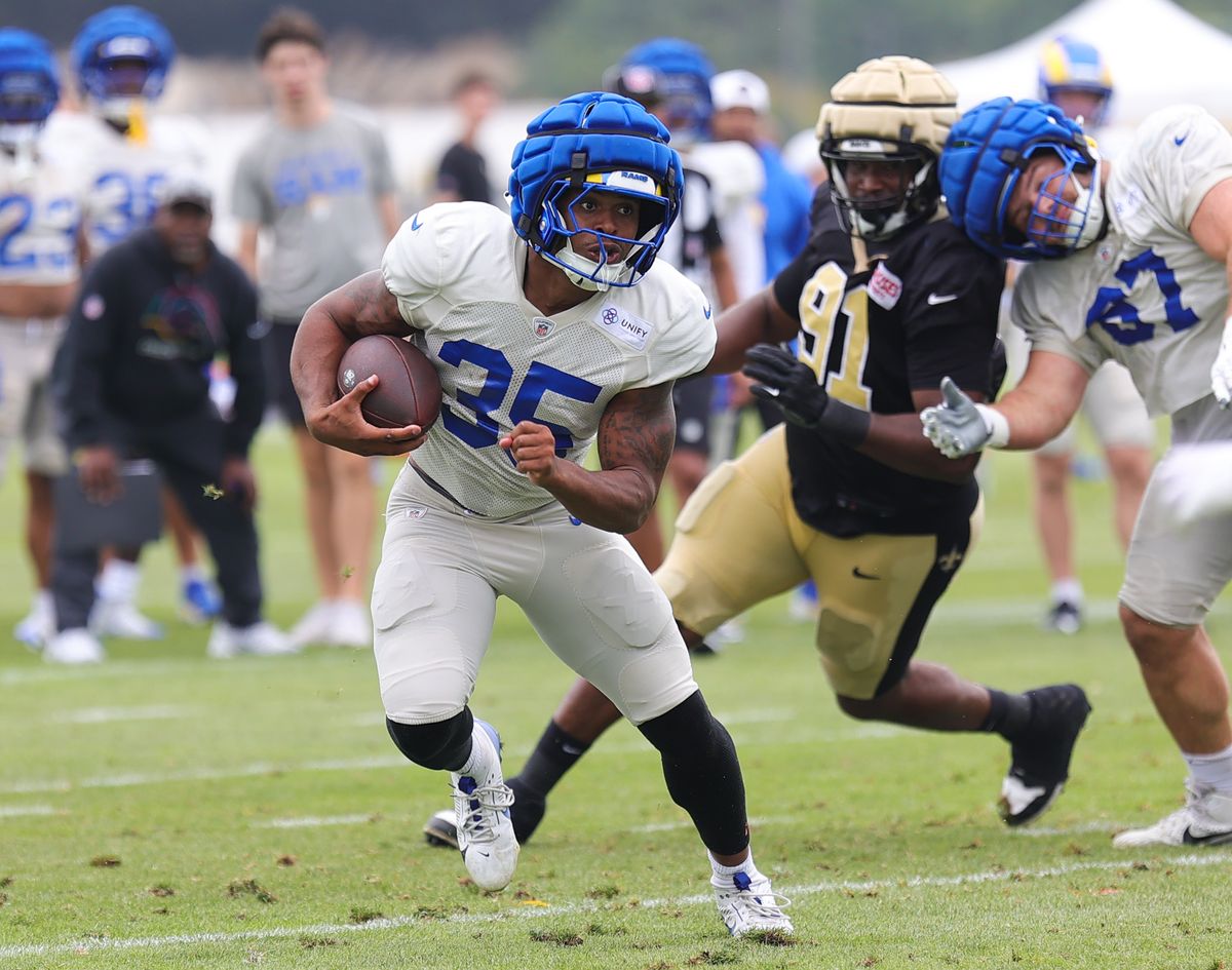 #35 Jarquez Hunter of the Los Angeles Rams runs the ball during joint practice against the New Orleans Saints on August 14, 2025 in Carson, CA.