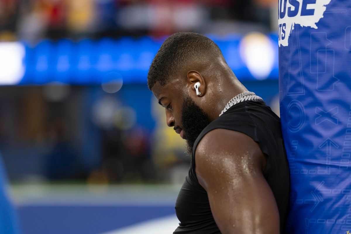 Los Angeles Rams linebacker, Jared Verse (8) prepares mentally for an NFL football game against the Tampa Bay Buccaneers on November 23, 2025 in Los Angeles, CA.